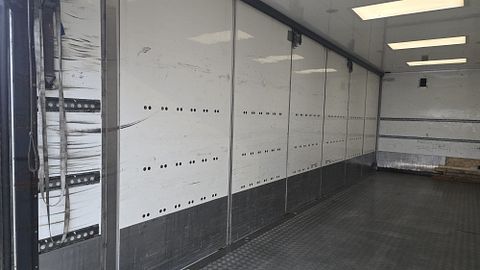 Image 11/27