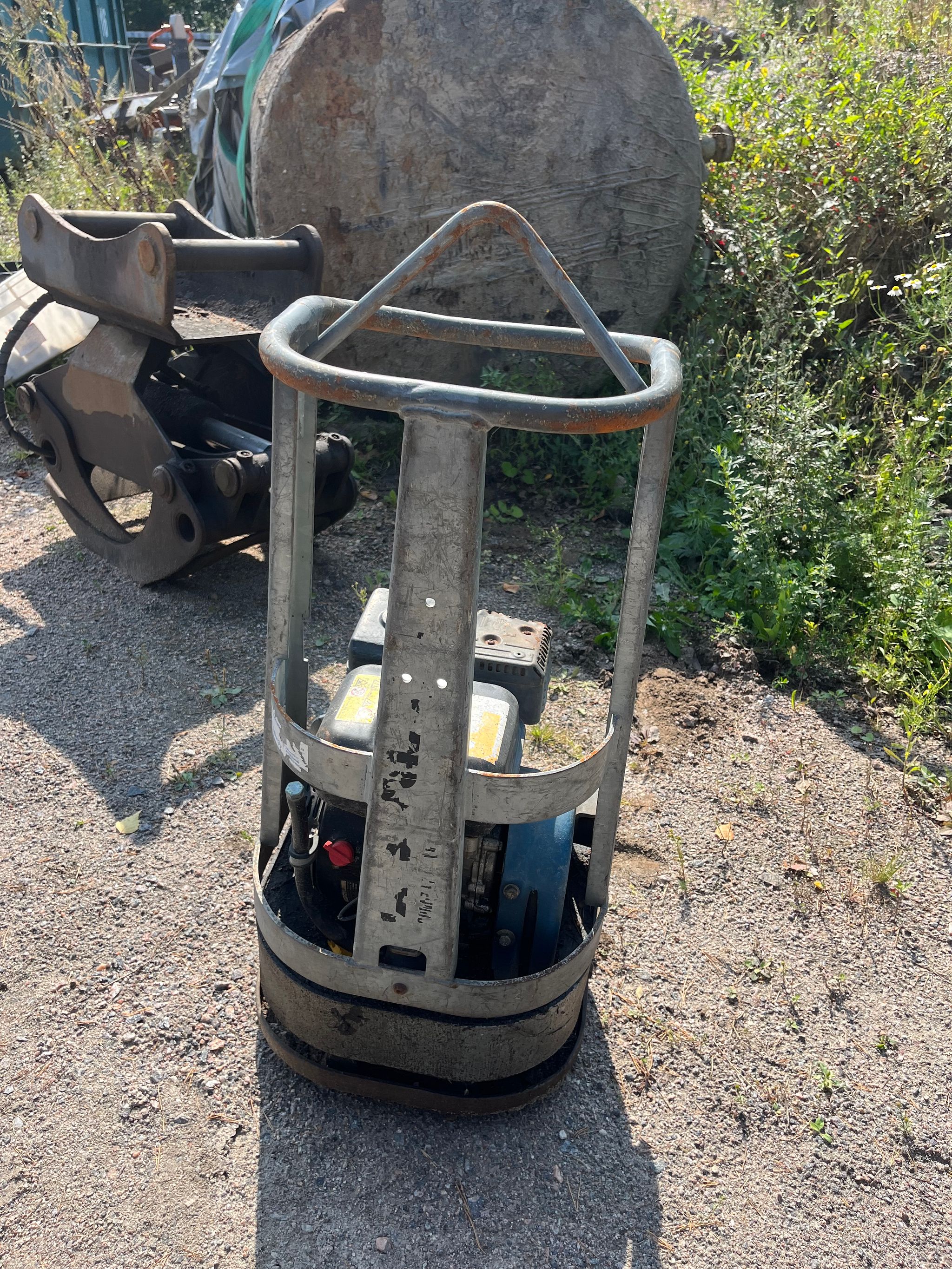 Image 2/8
