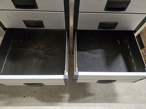 Image 7/10