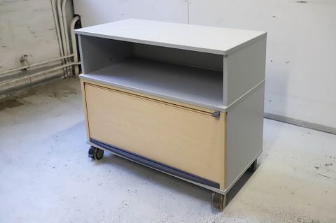 Image 2/8