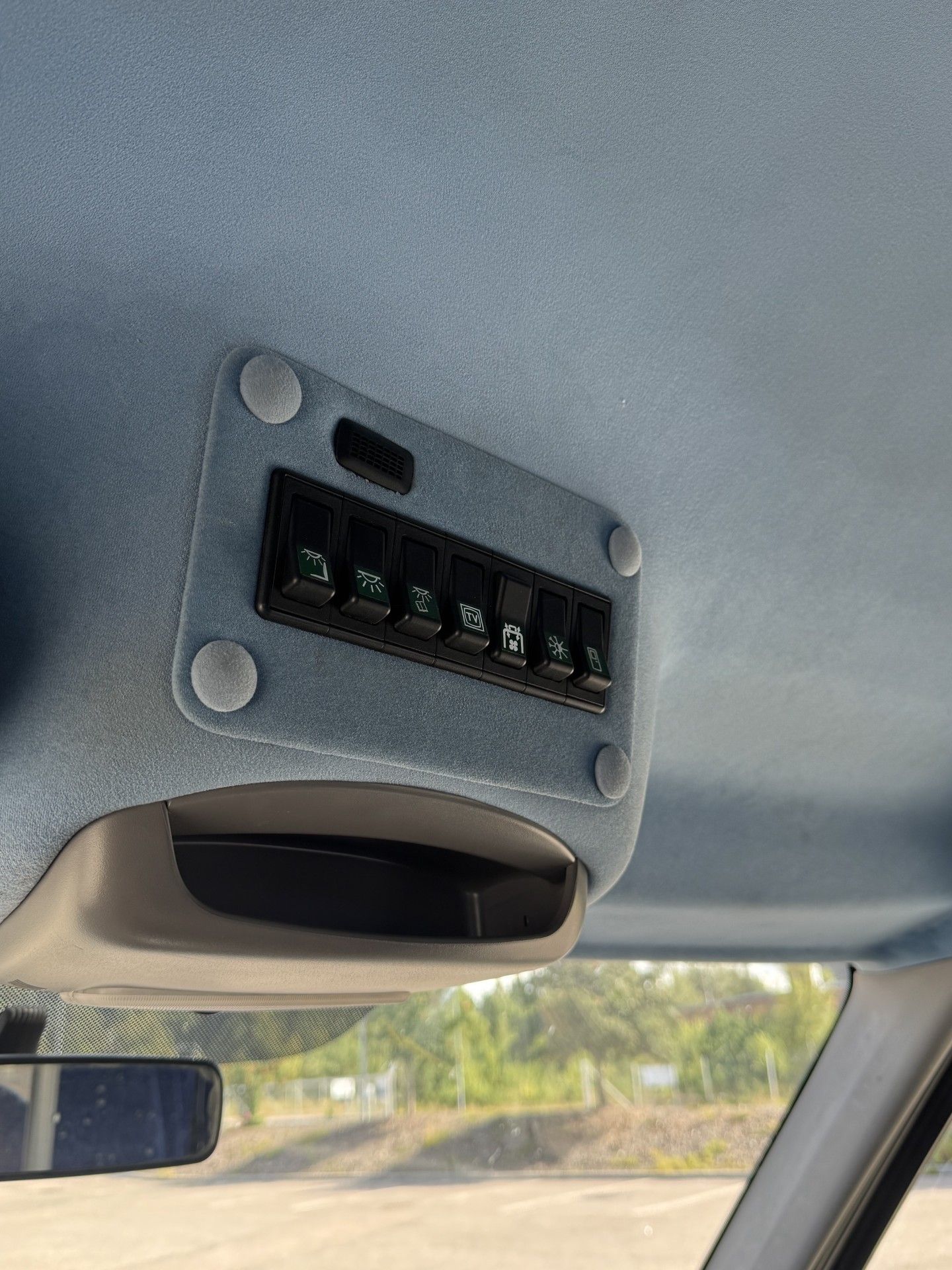 Image 7/12