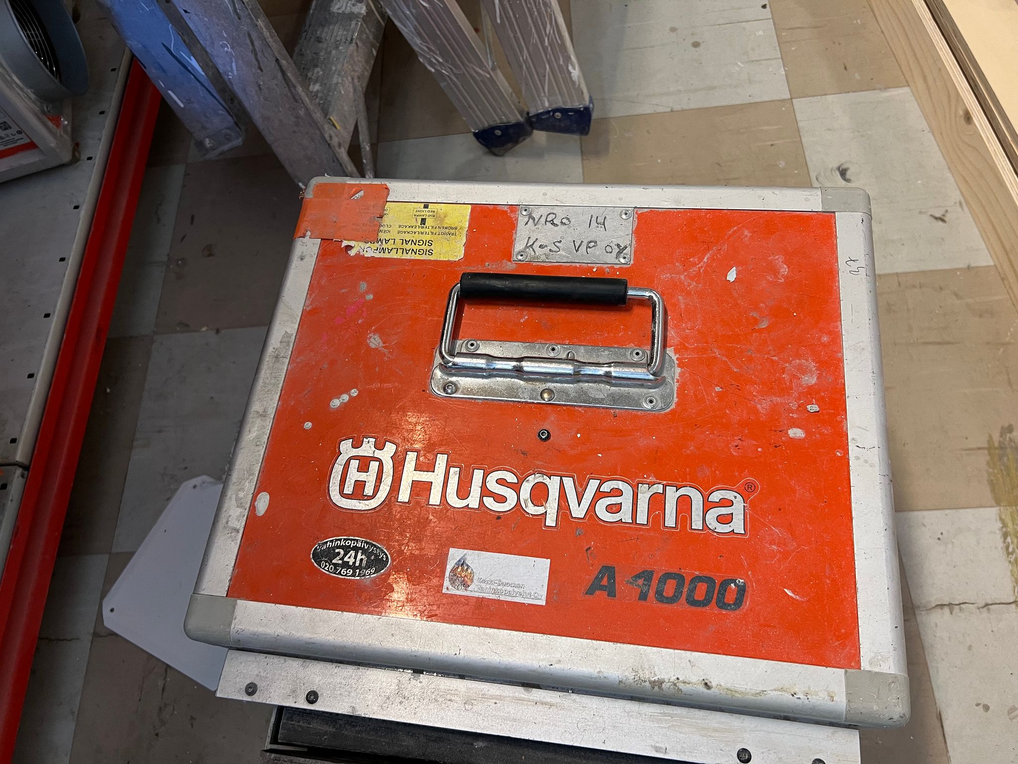 Image 4/10