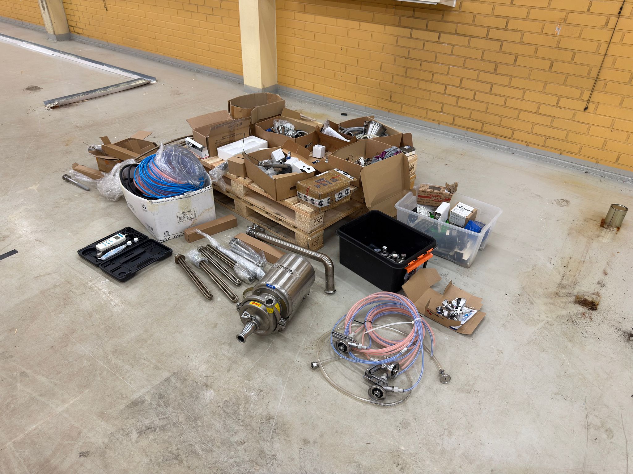 Image 3/37