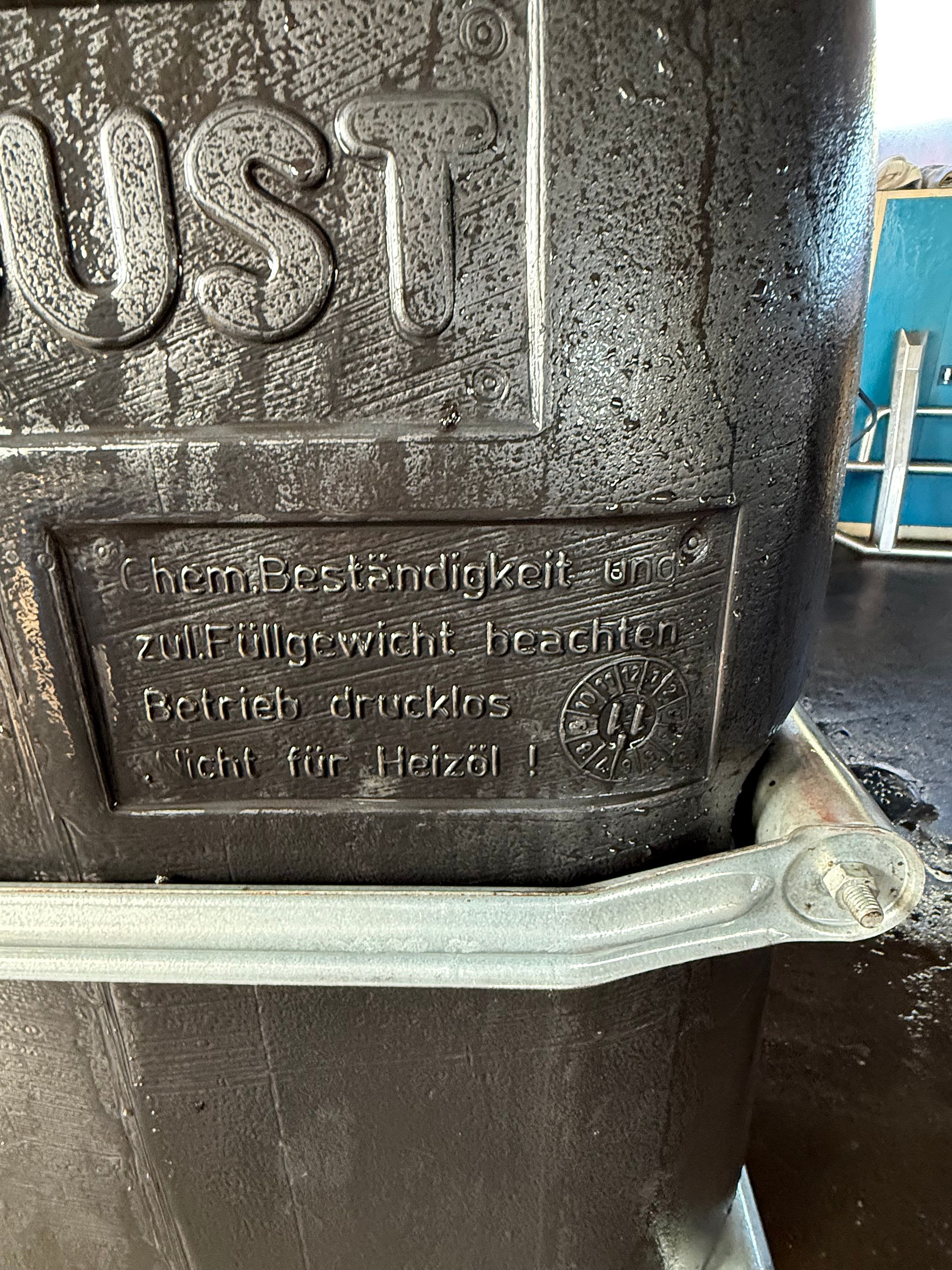 Image 3/6