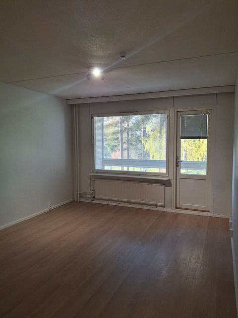 Image 4/19