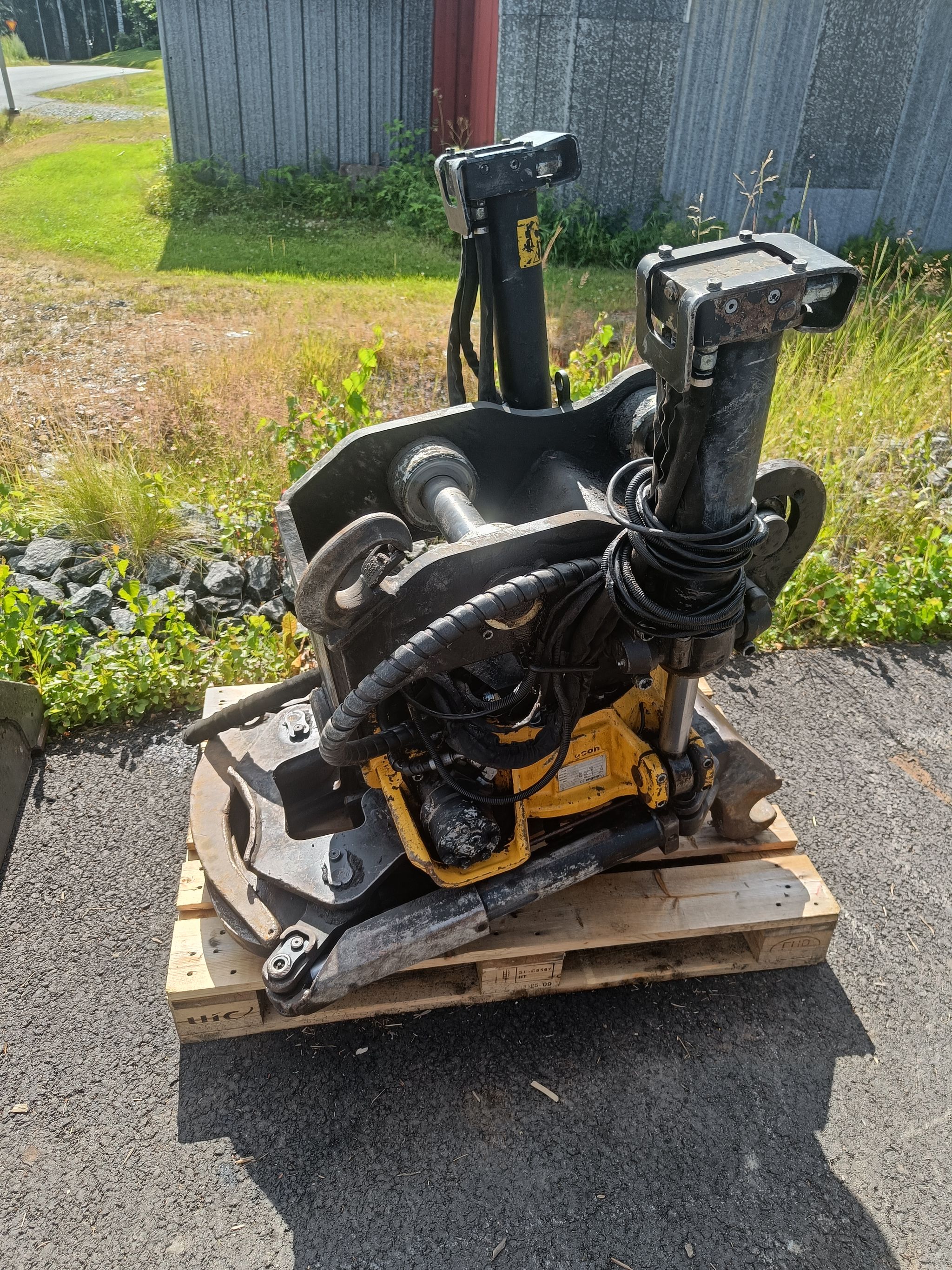 Image 1/10