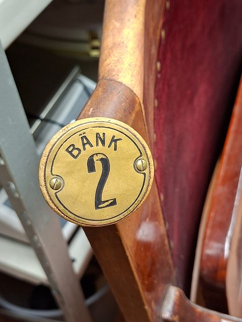 Image 6/10