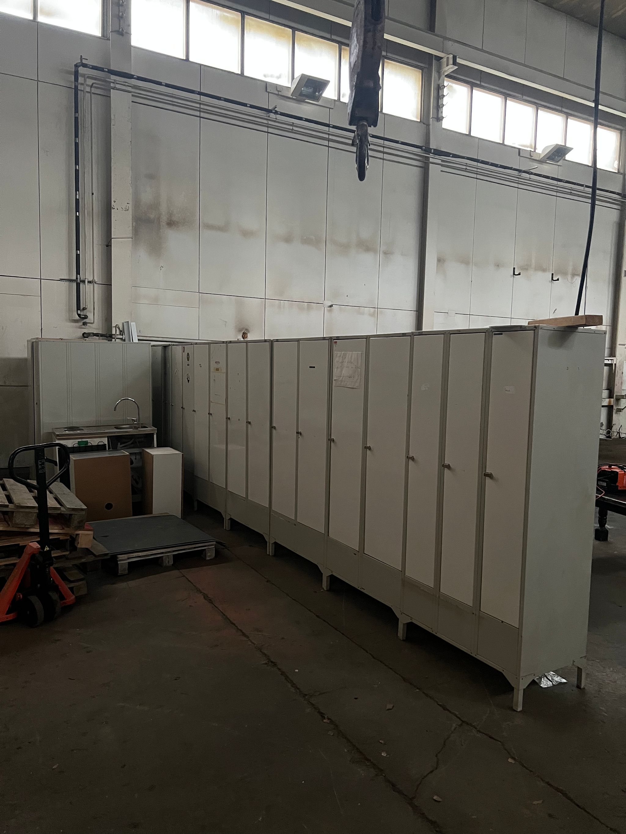 Image 1/8