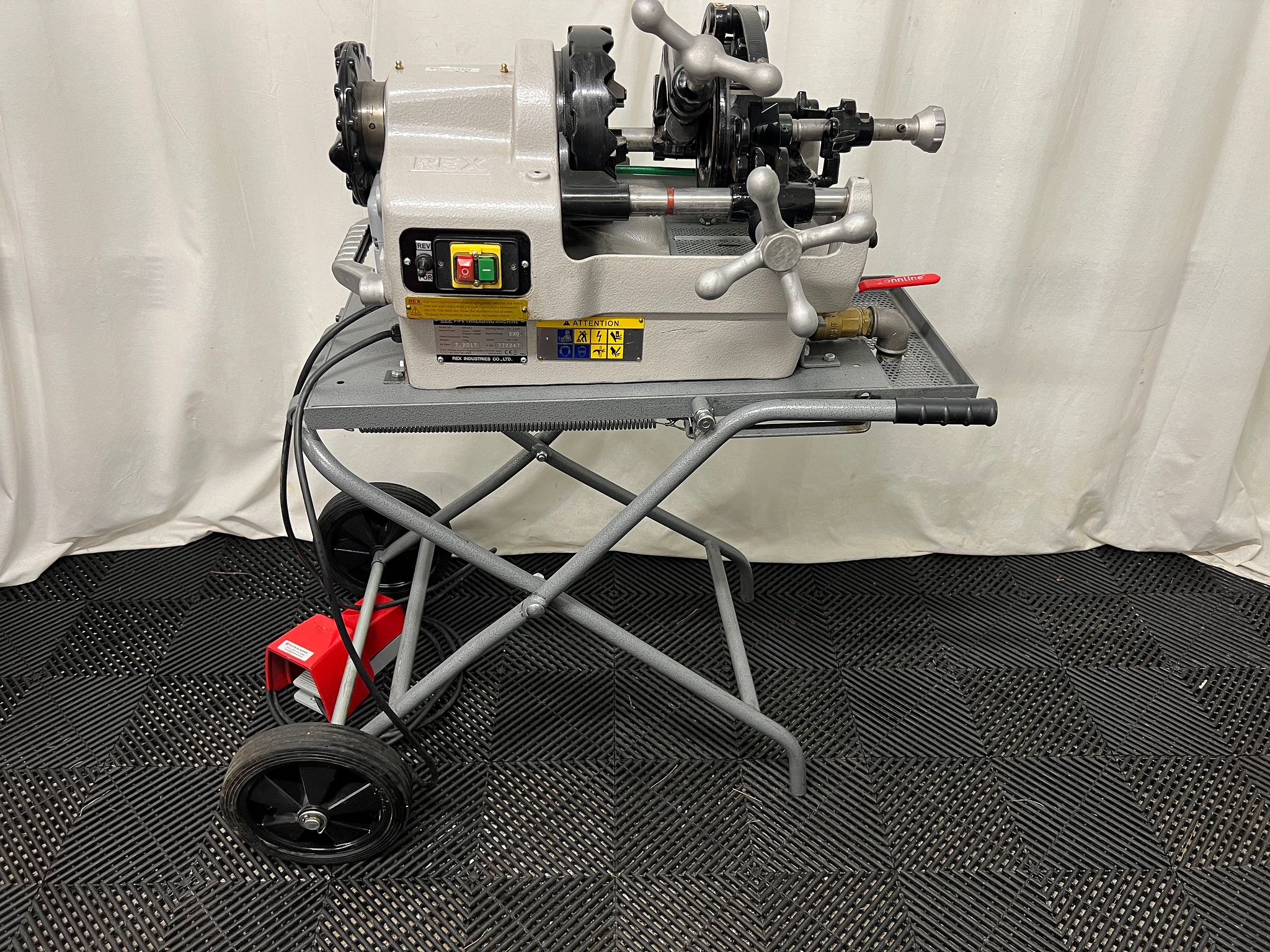 Image 1/8