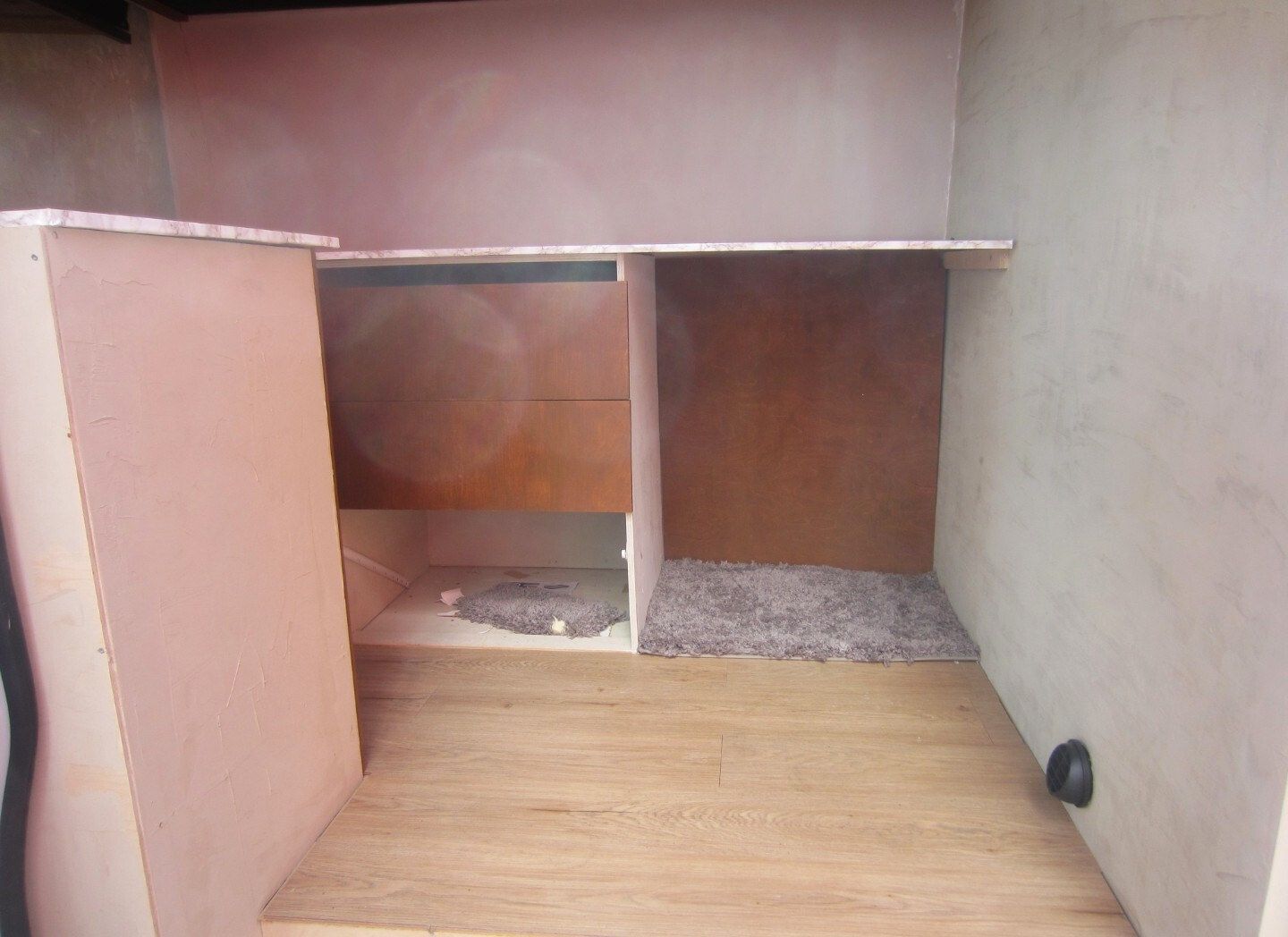 Image 23/28