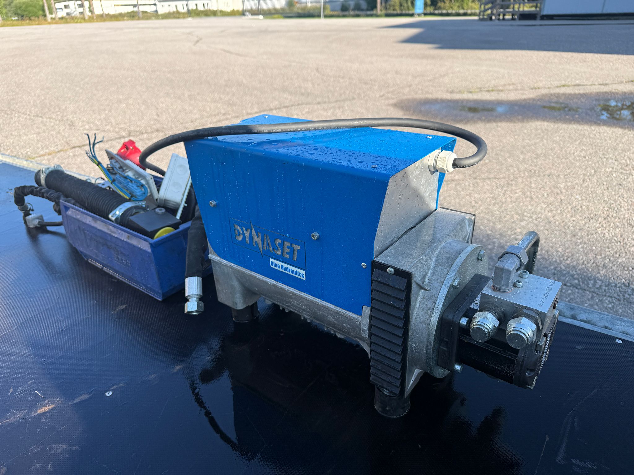 Image 1/4