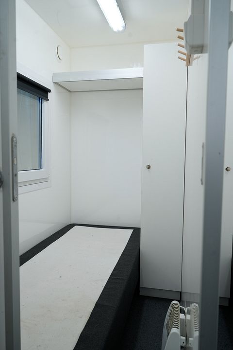 Image 12/17
