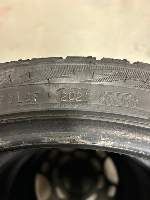 Image 2/4