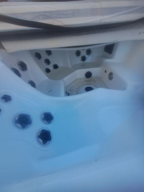 Image 3/8