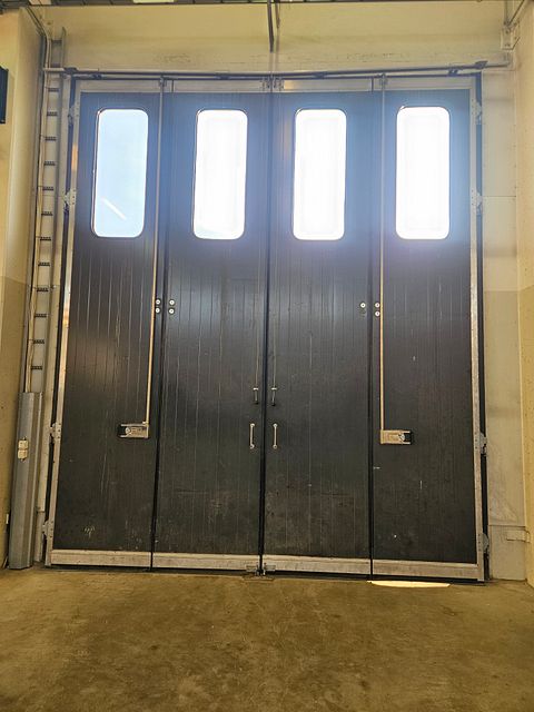Image 3/5