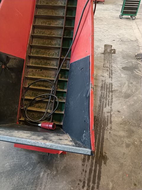 Image 8/10