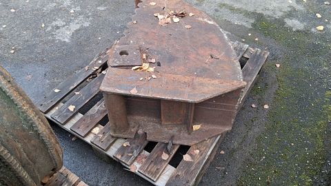 Image 4/10