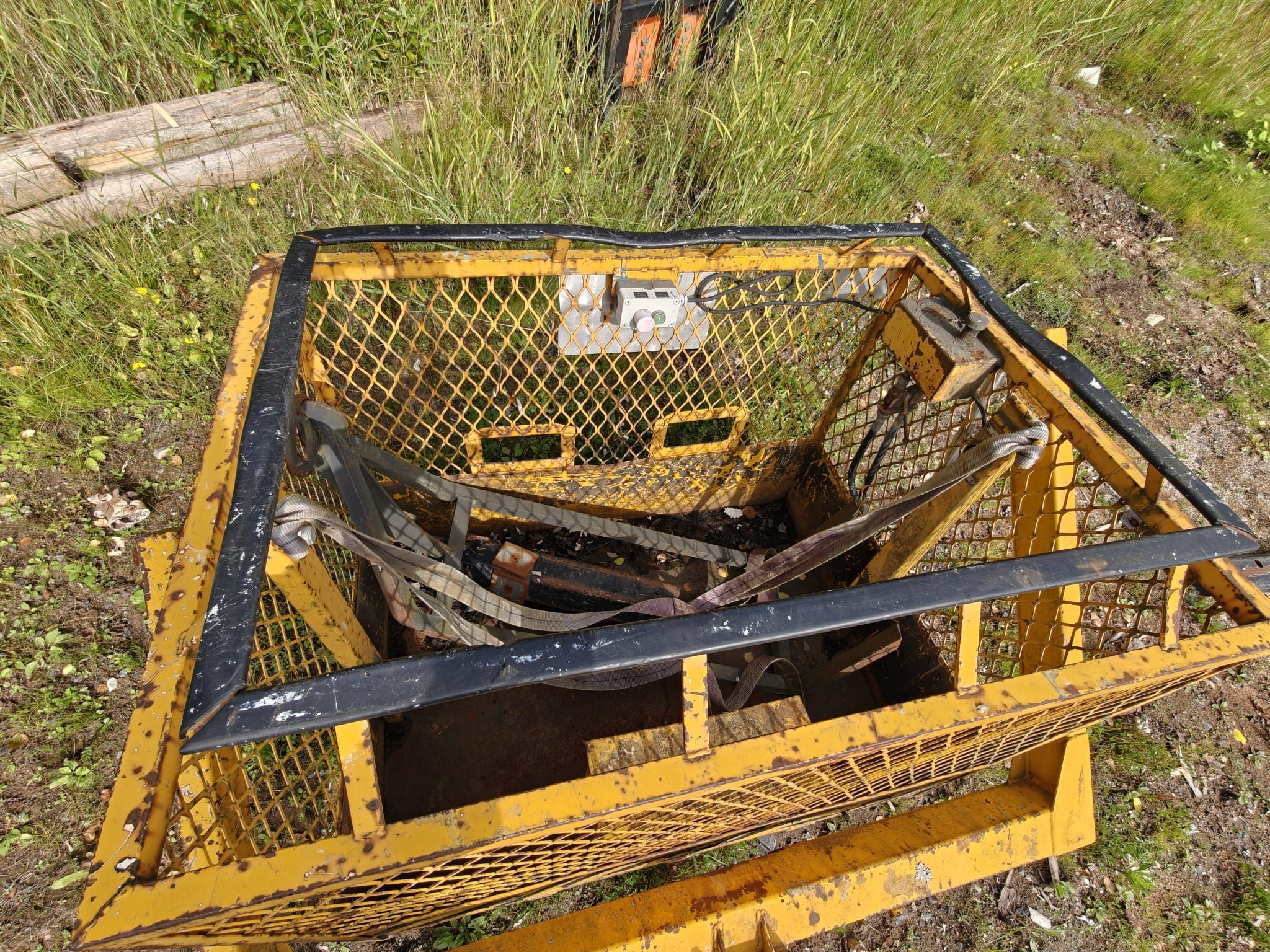Image 4/4