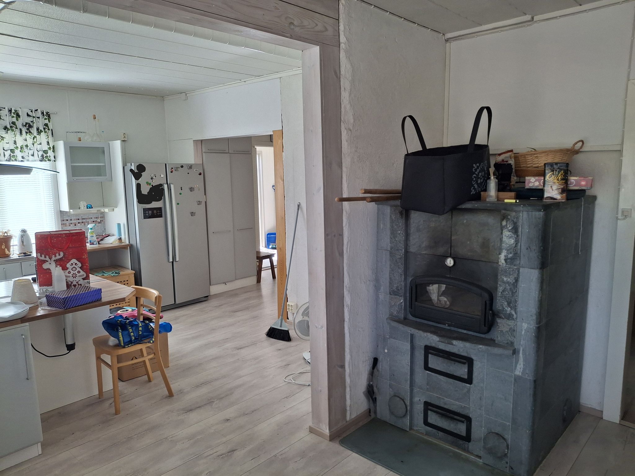 Image 16/46