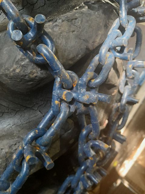 Image 2/4