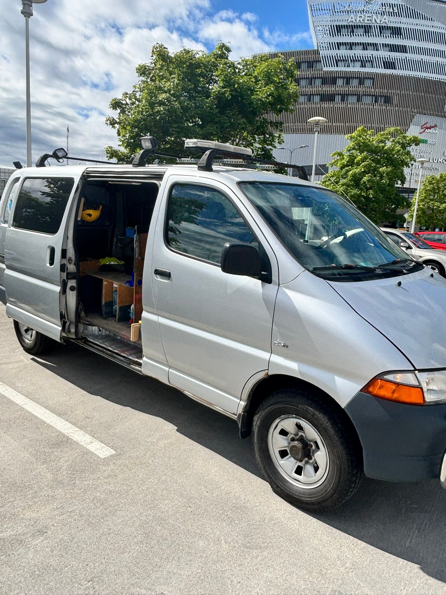 Image 3/8