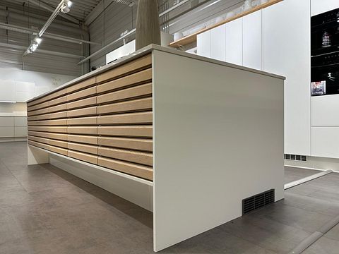 Image 23/110