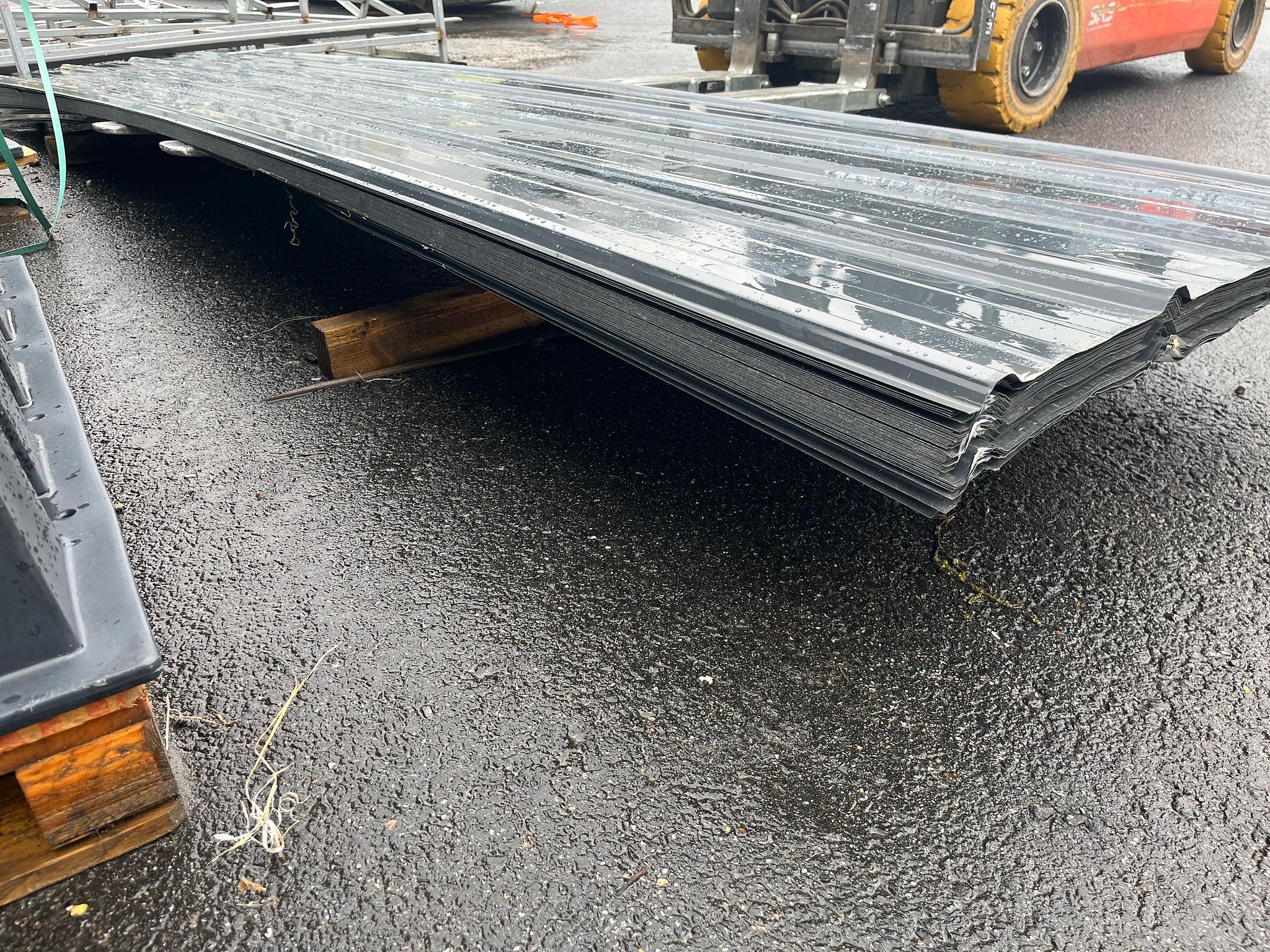 Image 1/4