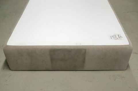 Image 8/12