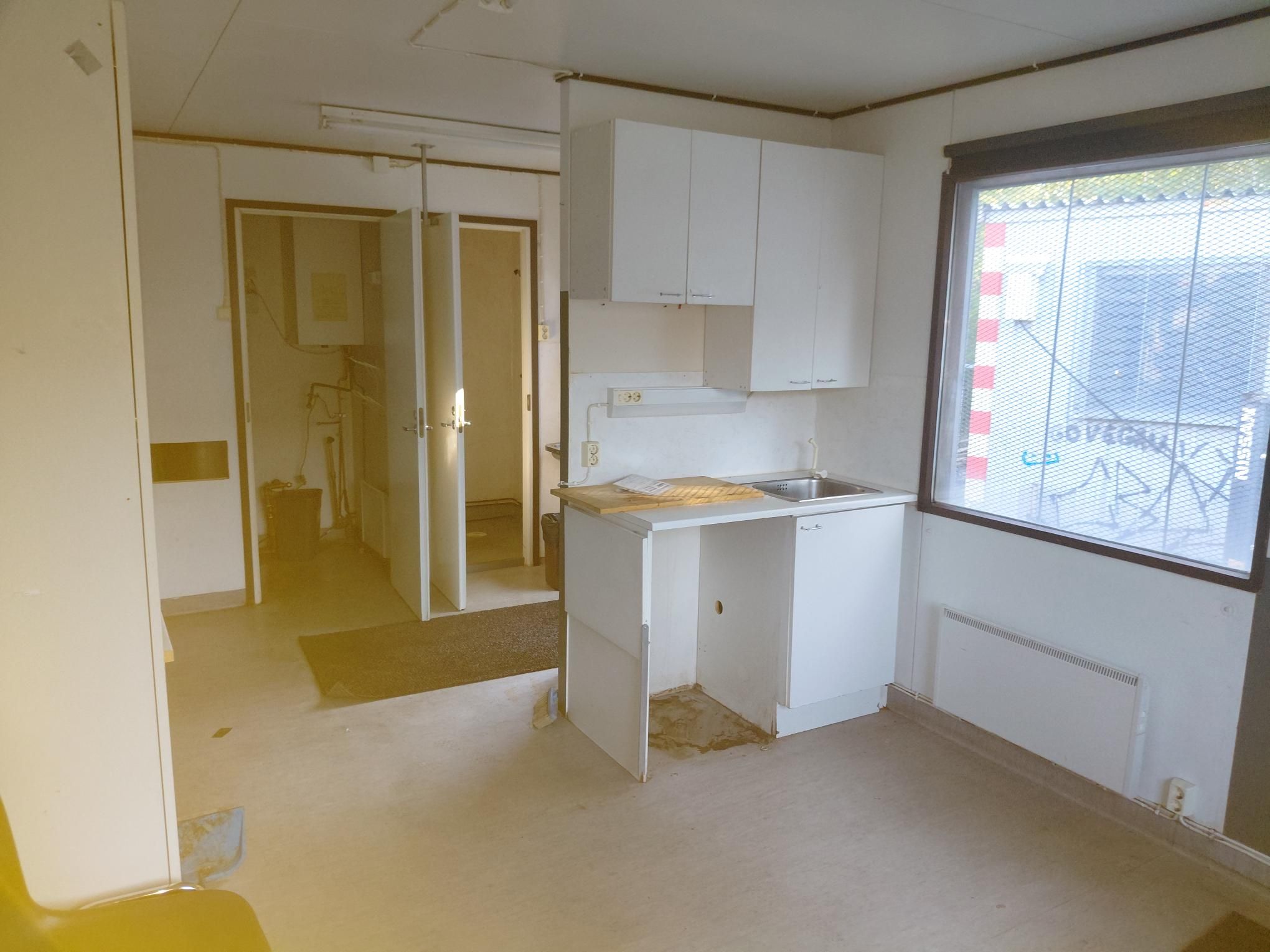 Image 8/12