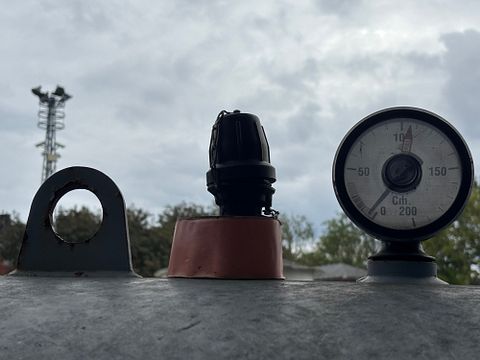 Image 6/8