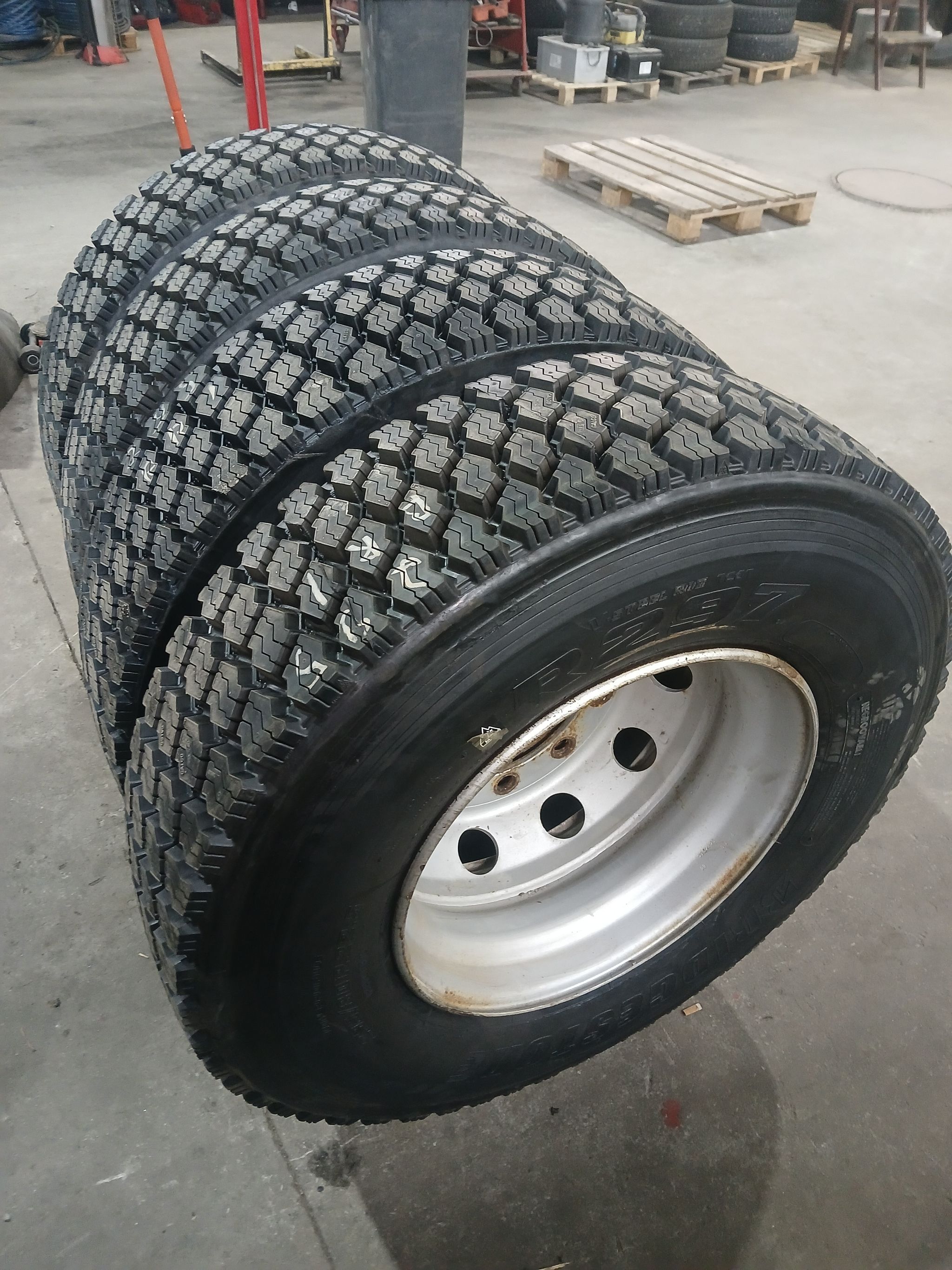 Image 6/7