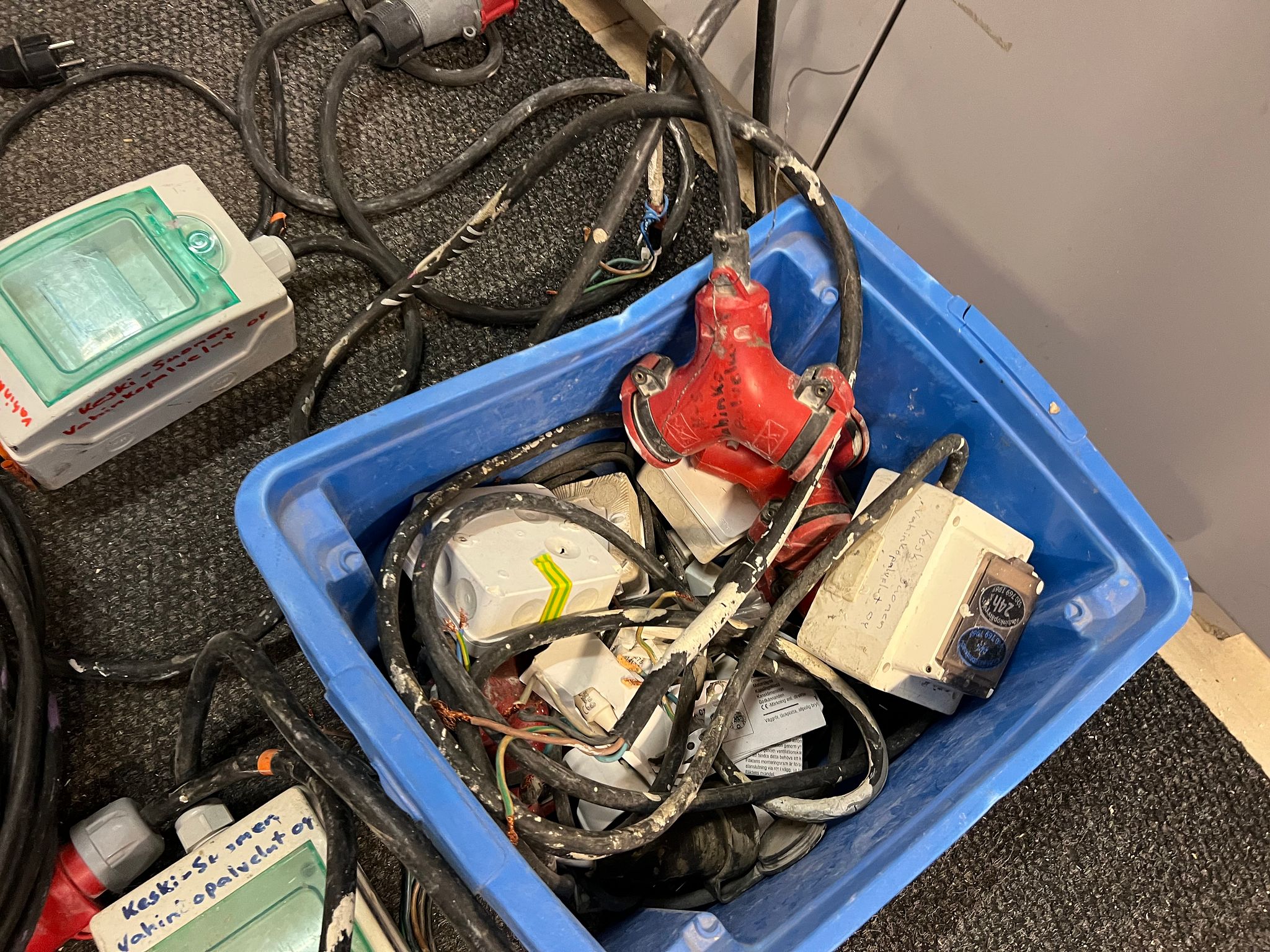 Image 6/6