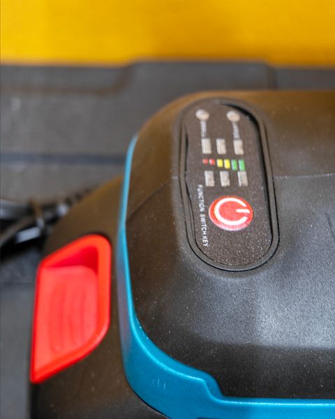 Image 6/10