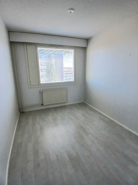 Image 10/17