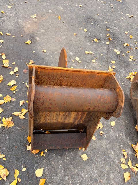 Image 2/5
