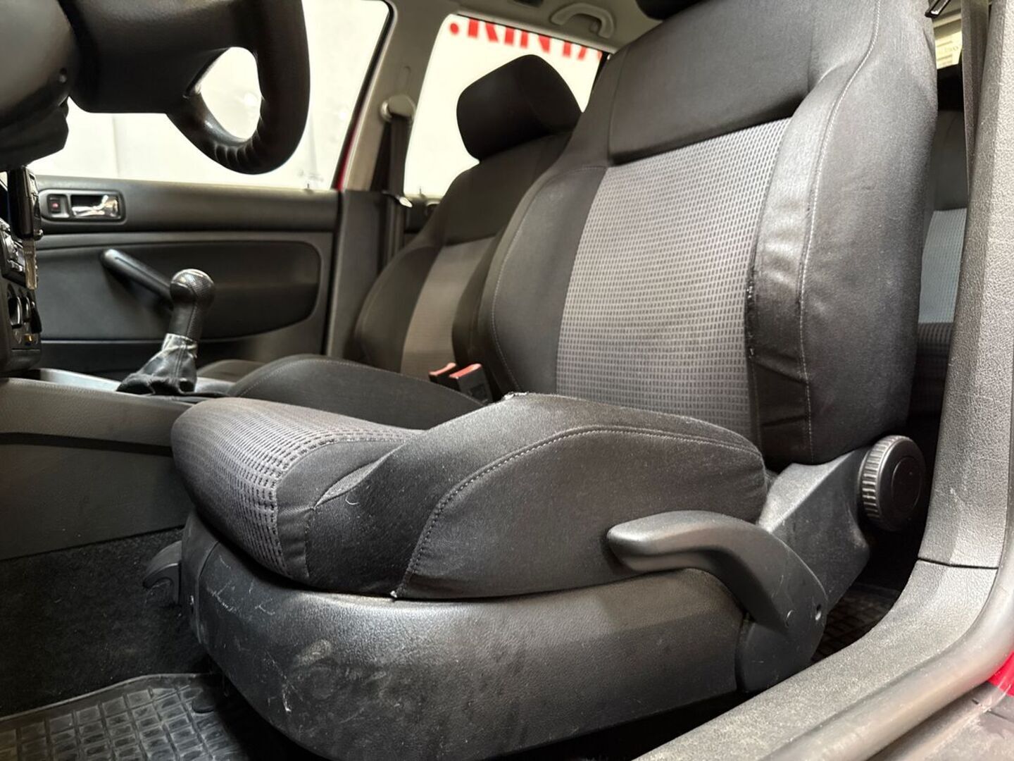 Image 18/30