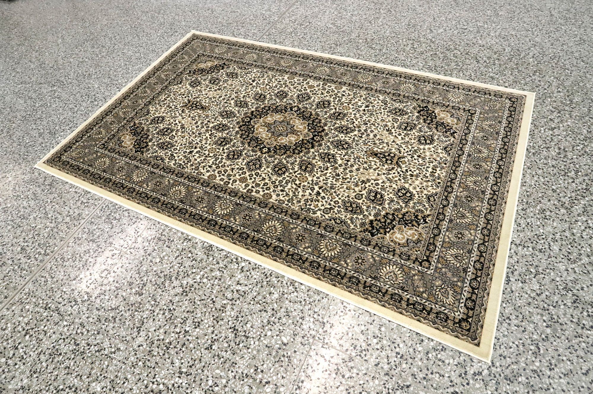 Image 2/6