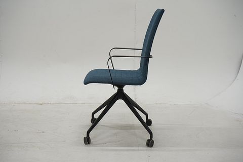 Image 3/9