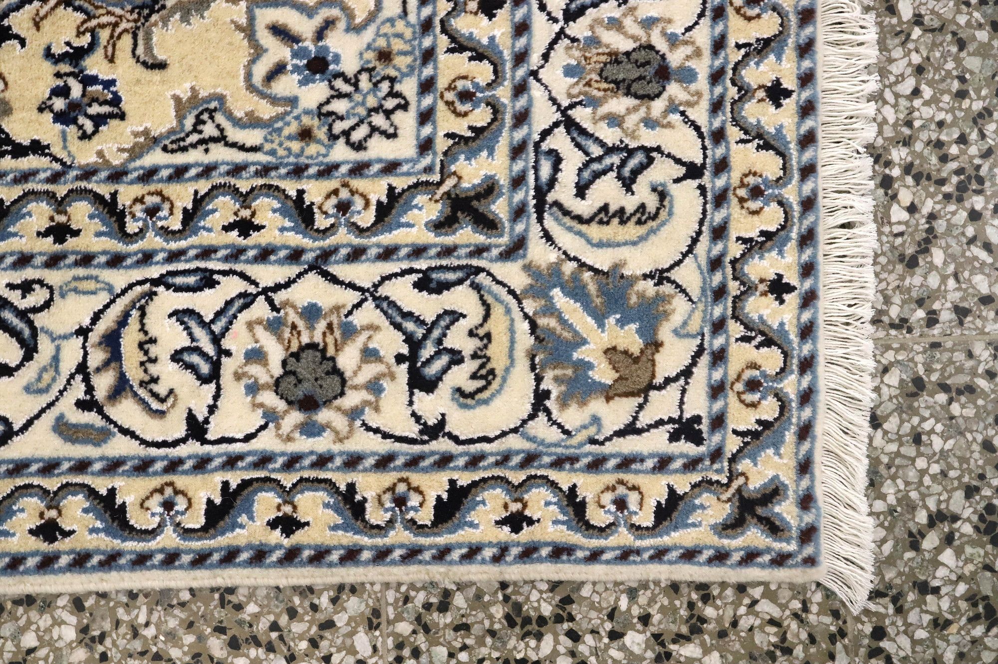 Image 11/19