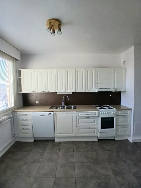 Image 8/17