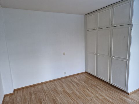 Image 11/11