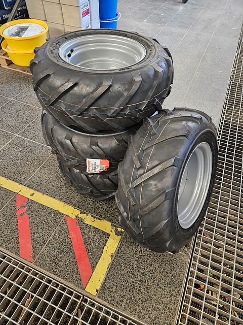 Image 1/3