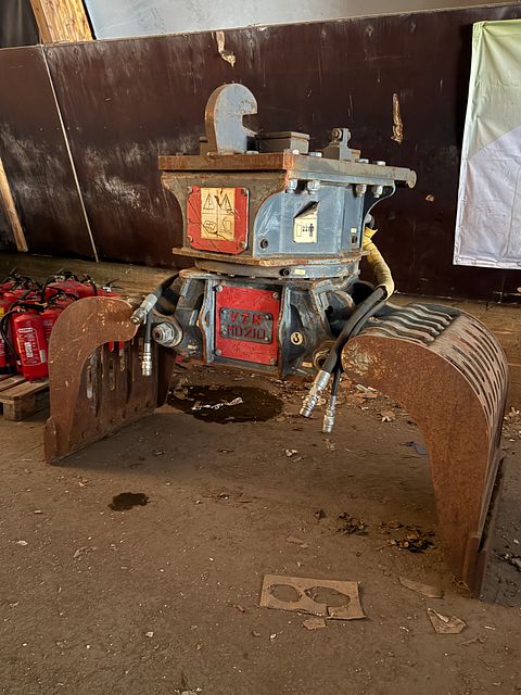 Image 2/5