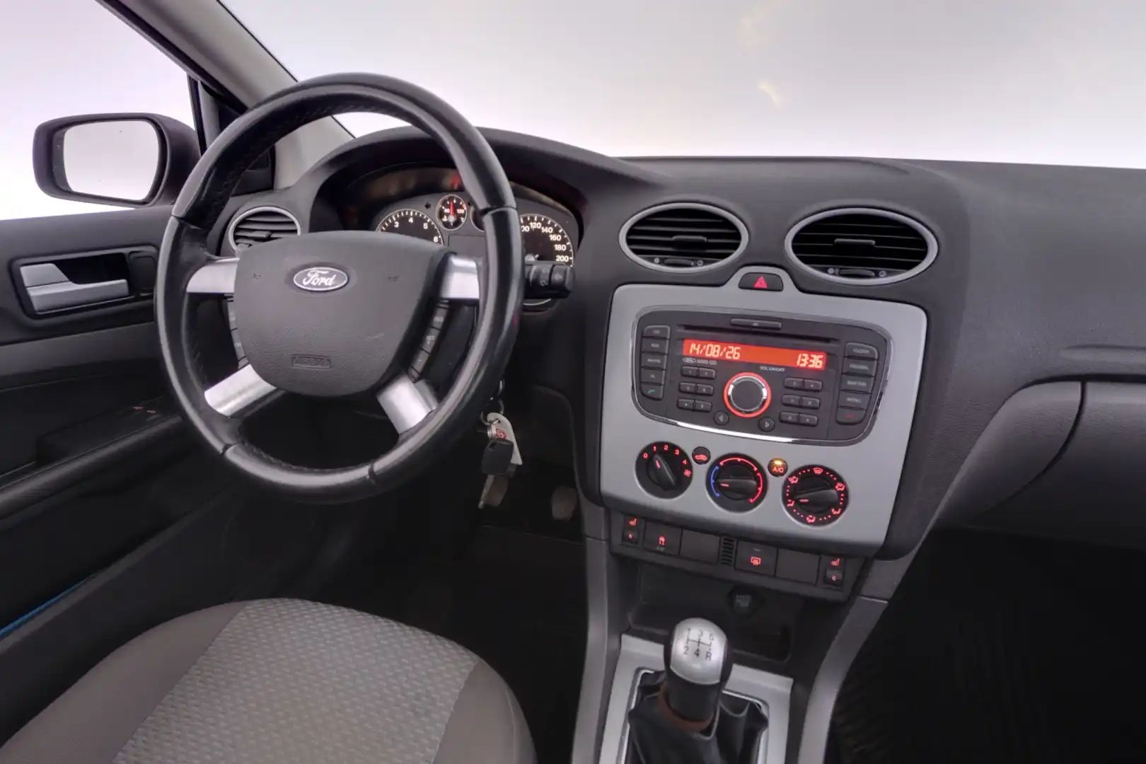 Image 8/44