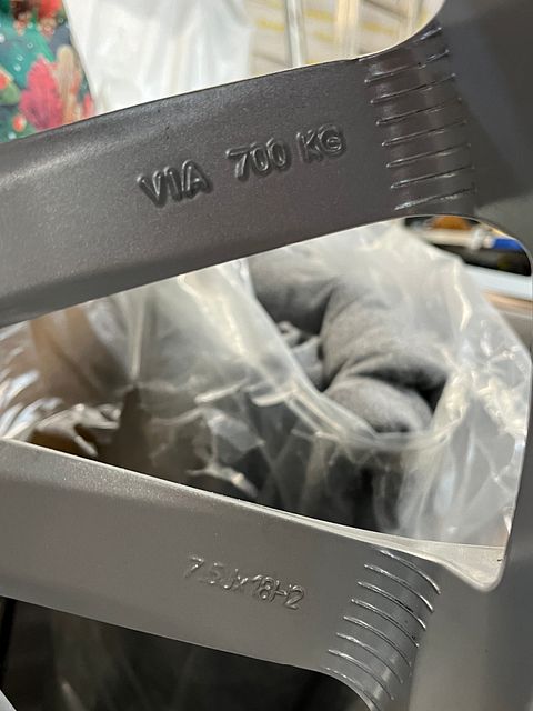 Image 5/8