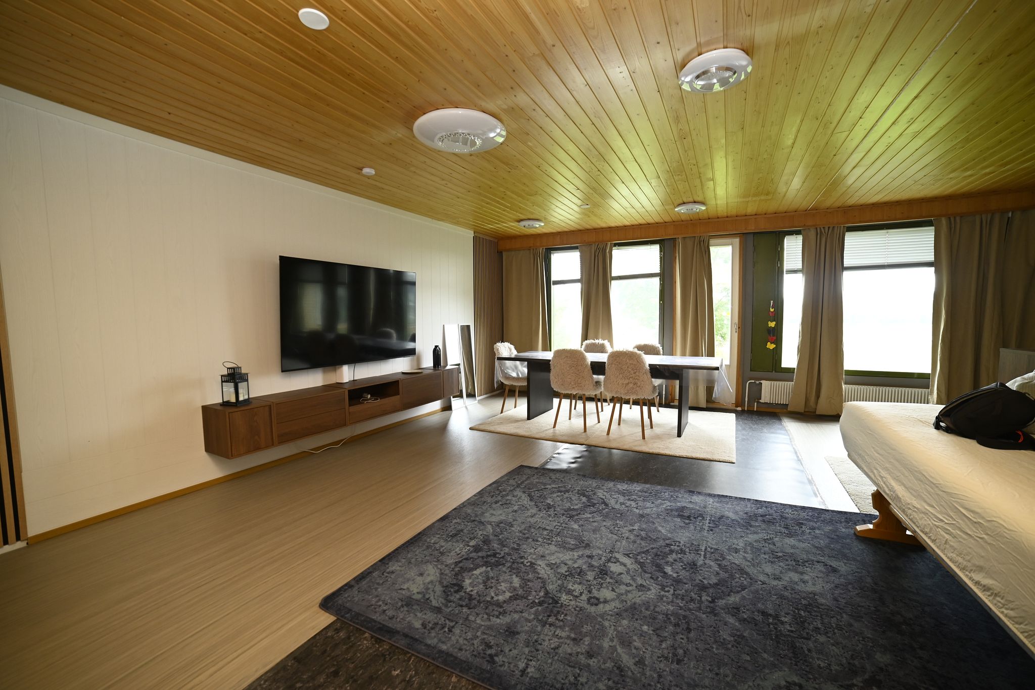 Image 3/36