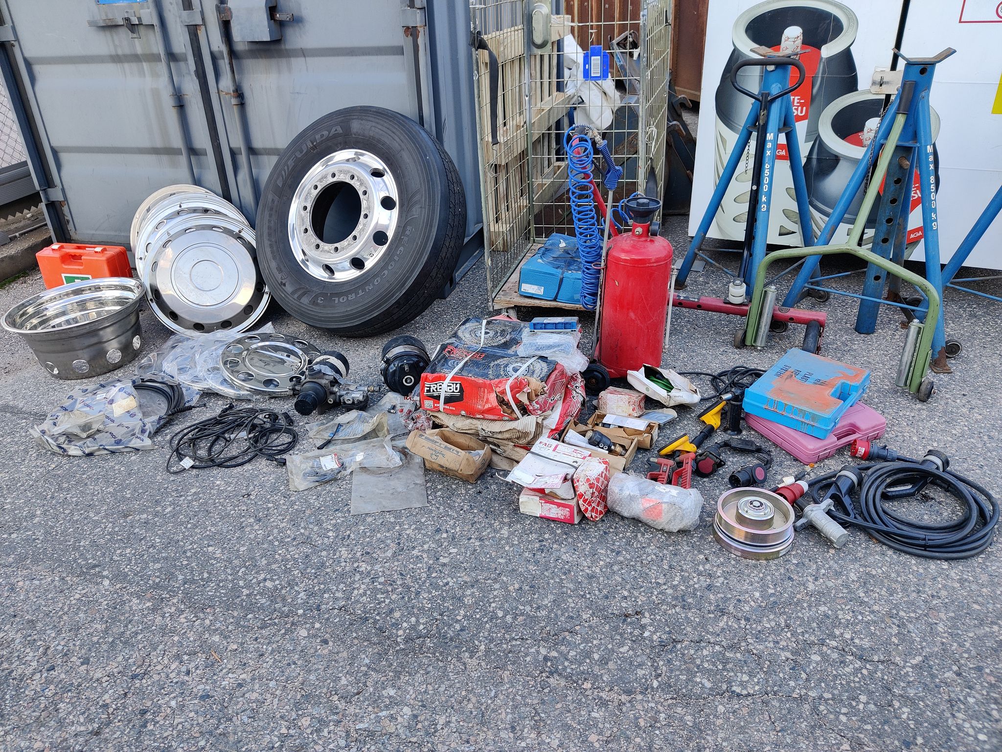 Image 1/32