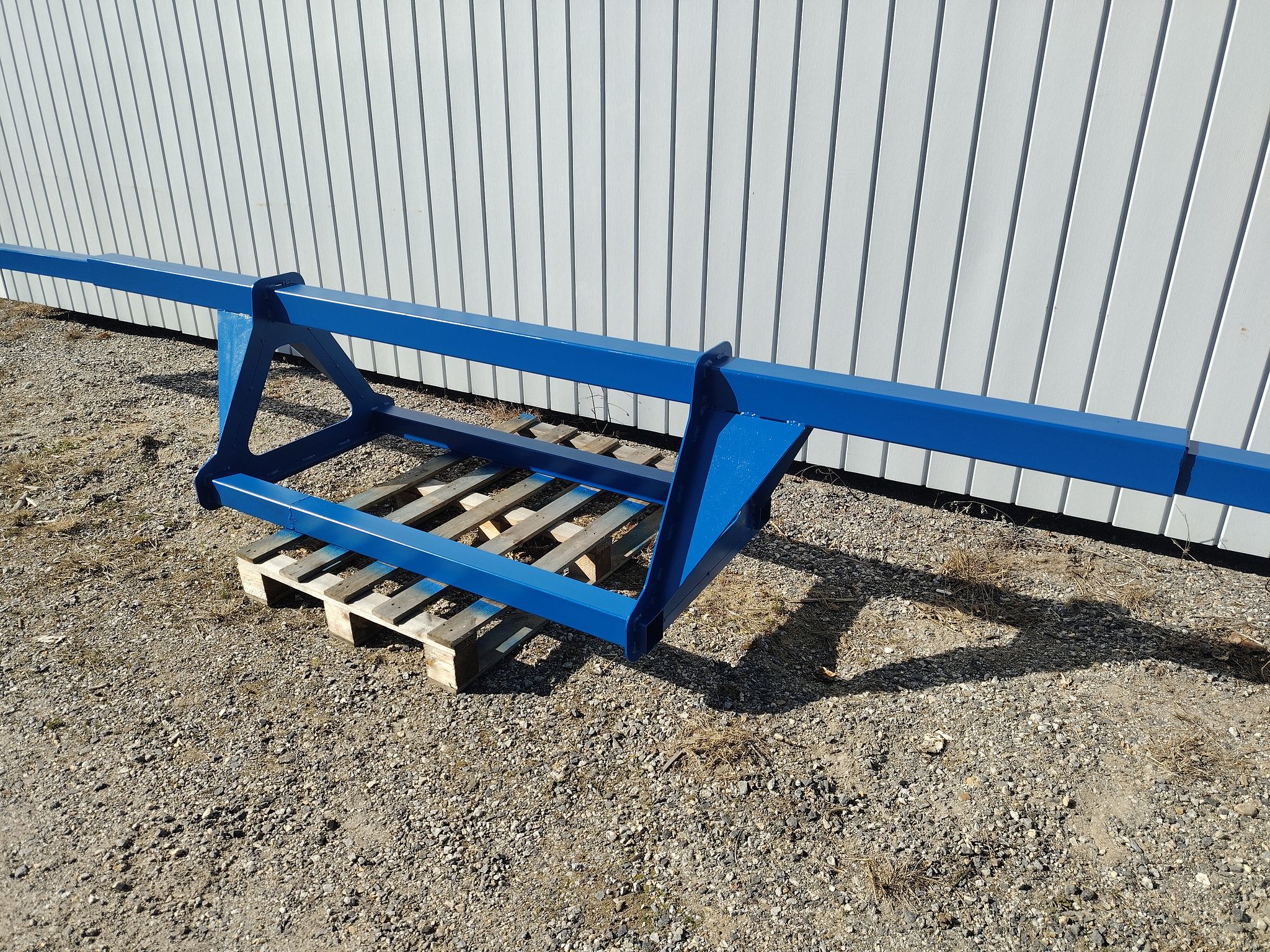 Image 4/6