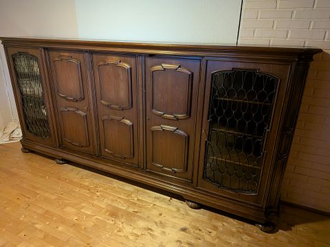 Image 1/8