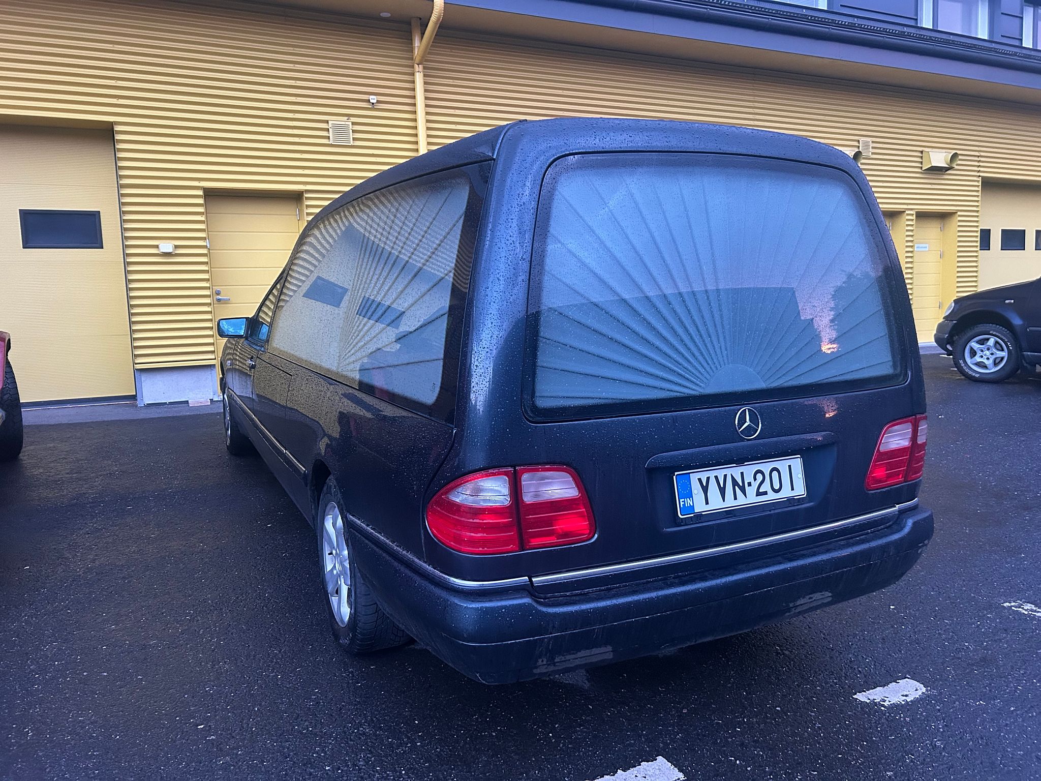 Image 3/8